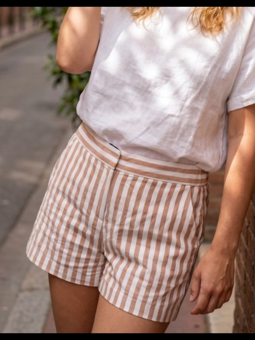 ANN TAYLOR STRIPED TAN SHORTS SZ 4